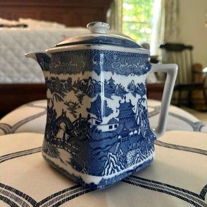 Blue Willow Ringtons Limited Merchants Square Teapot